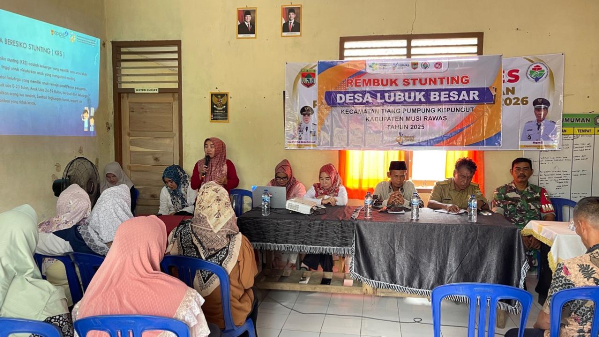 Peltu Zulkarnain dan praka Hendra hadiri giat rembuk stunting di wilayah binaan