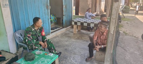 Babinsa Koramil 406-01/Rawas Ulu Ajak Warga Desa Sukomoro Jaga Tali Silaturahmi