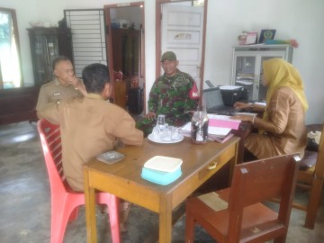 Tingkatkan kerjasama dengan pemerintah di wilayah Serda Oktariansyah sambangi kantor kelurahan di wilayah binaan