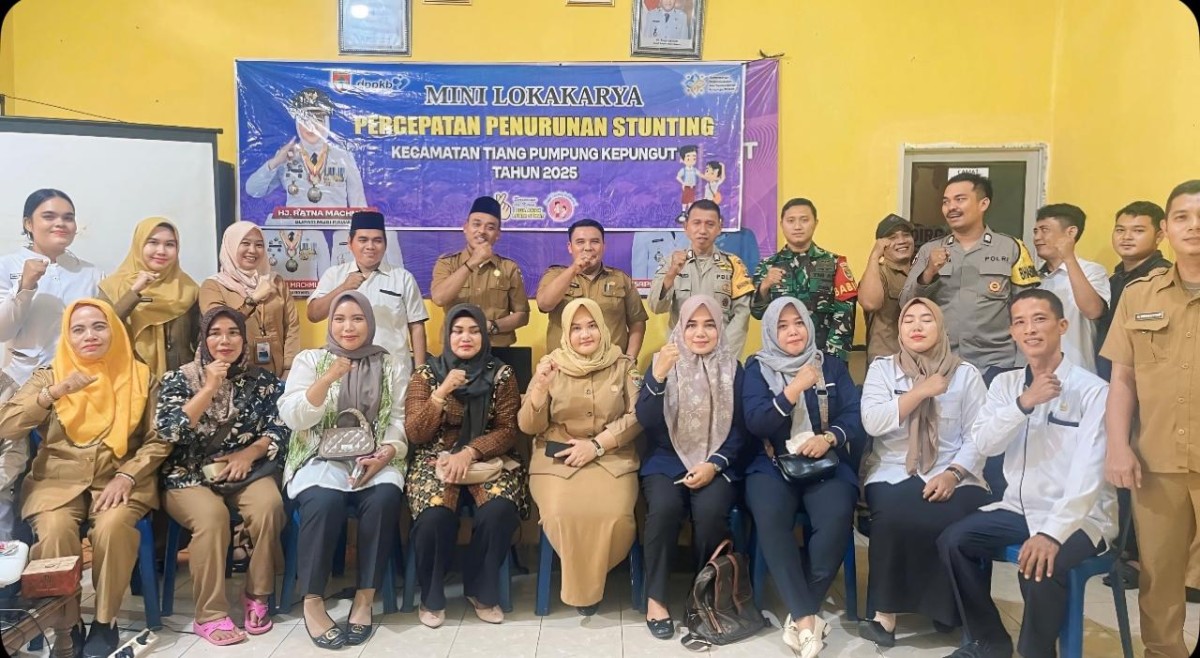 Praka Hendri Babinsa Koramil 406-06 / Tugumulyo hadiri acara mini lokarya penurunan stunting tingkatkan kecamatan di wilayah binaan