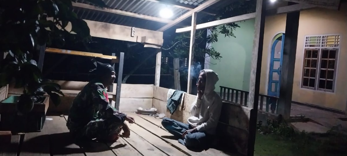 Babinsa Koramil 406-07/Jayaloka Laksanakan Patroli Siskamling di Desa Donorejo