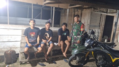 Tikatkan kmtipmas di wilayah Serda Pebriyanto aktip lakukan patroli siskamling