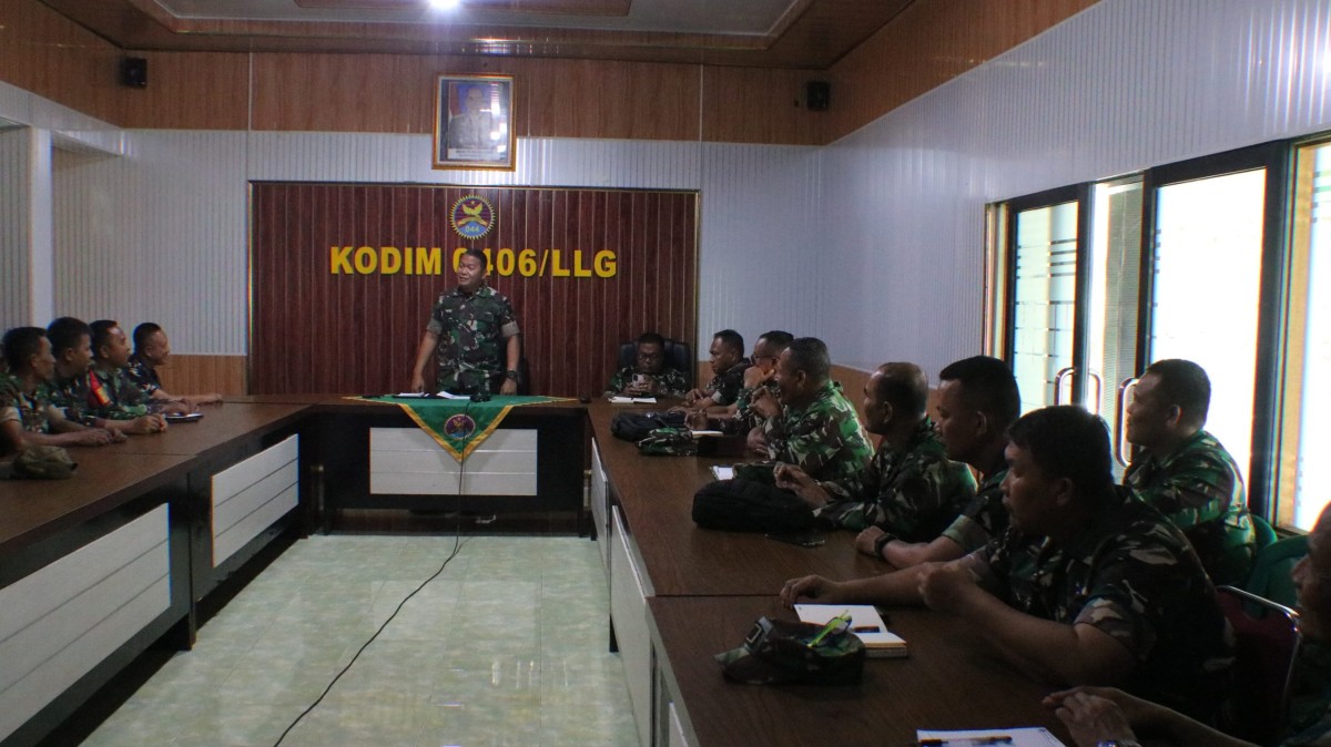 Komandan kodim 0406/Lubuklinggau letkol INF Arie Prasetyo widio brot S.E.M.M berikan arahan dan penekan kmtipmas kepada perwira dan Babinsa jajaran kodim 0406/Lubuklinggau.