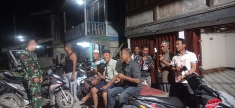Tingkatkan keamana di wilayah Babinsa Koramil 406-03/Rupit aktif lakukan patroli siskamling dengan masyarakat di malam hari