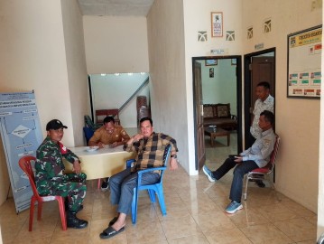 Babinsa Koramil 406-01/Rawas Ulu, Sertu Jajang Suhendra, Laksanakan Komsos Terkait Keamanan dan Ketertiban Masyarakat di Desa Simpang Nibung