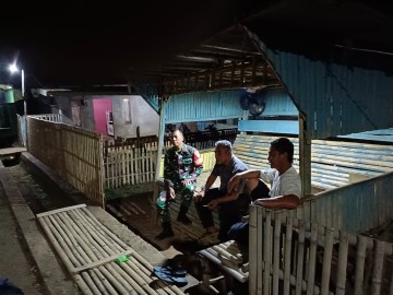 Babinsa Koramil 406-07/Jayaloka Laksanakan Patroli Siskamling di Desa Purwodadi