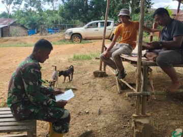 Sertu Dimas Prayoga Babinsa Koramil 406-04/muara Lakitan lakukan sosialisasi tentang perhutanan di wilayah binaan