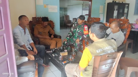 Serda Suripto Babinsa Koramil 406-04/muara Lakitan jalin ke akraban Dengan masyarakat di wilayah binaan