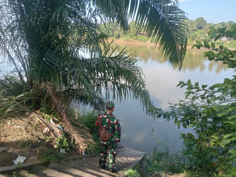 Cegah gumbencal di wilayah Babinsa Koramil 406-04/muara Lakitan aktif lakukan patroli sungai rawan banjir