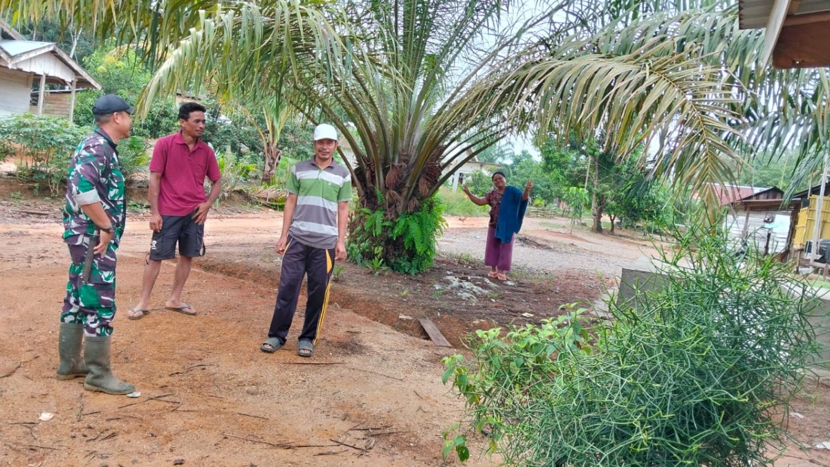 Babinsa Koramil 406-04/Muara Lakitan Serka Duwi Bambang Jalin Komsos dengan Warga Binaan