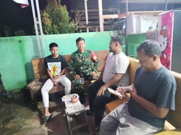 Babinsa Koramil 406-05/Muara Kelingi Laksanakan Patroli Siskamling di Desa Sungai Naik