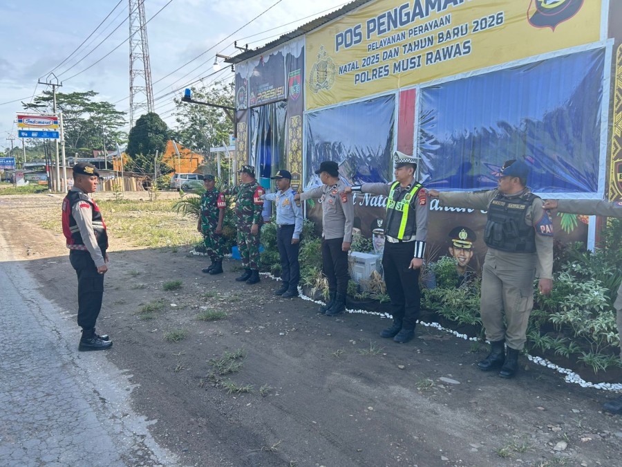 Babinsa Koramil 406-09/Terawas Laksanakan Pengamanan Natal dan Tahun Baru di Pos PAM Waterboom Terawas