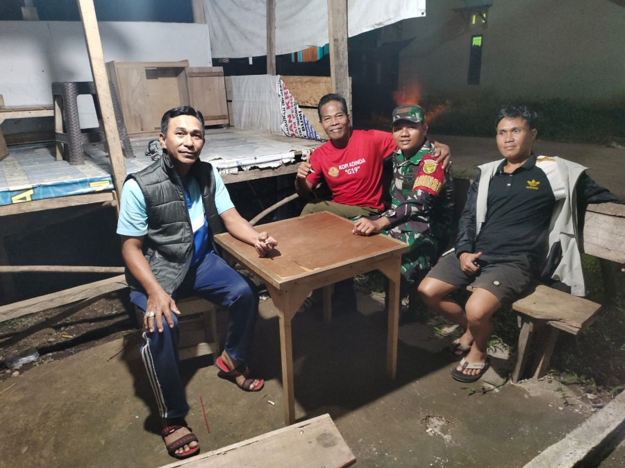 Babinsa Koramil 406-05/Muara Kelingi Laksanakan Patroli Siskamling di Desa Trijaya