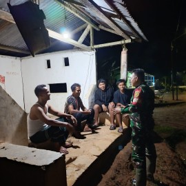 Tingkatkan Kamtibmas di wilayah kopda Andes putra Babinsa Koramil 406-05/Muara Keling aktif lakukan patroli siskamling