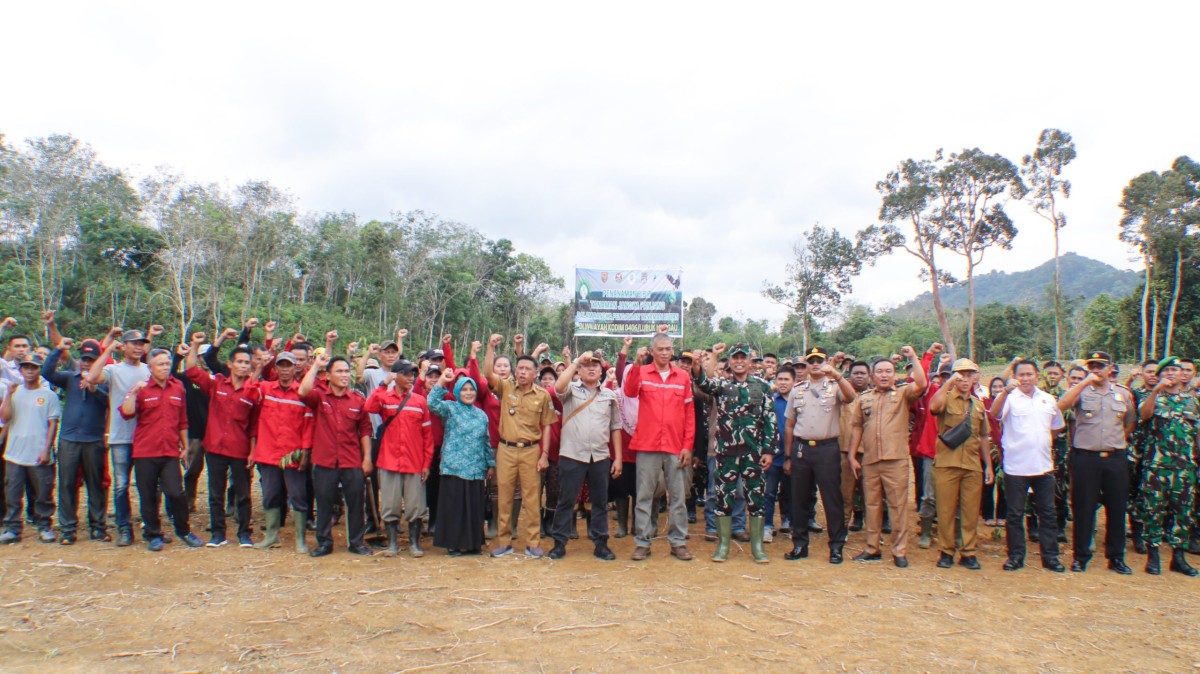Kodim 0406/Lubuklinggau dan KPH XIV Rawas, Wujudkan Asta Cita Presiden Prabowo, Laksanakan Gerakan Penanaman Pohon Jangka Panjang di Muratara