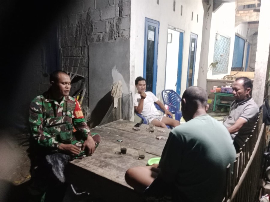 Babinsa Koramil 406-05/Muara Keling Laksanakan Patroli dan Monitoring Siskamling