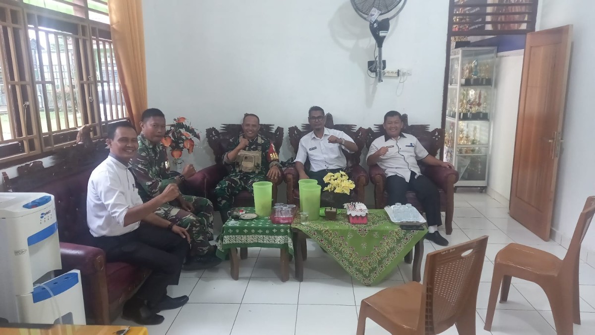 Babinsa Koramil 406-06/Tugumulyo Hadiri Rapat Mediasi di SMA Negeri Purwodadi