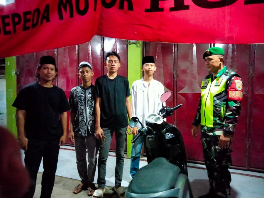 Babinsa Koramil 406-05/Muara Kelingi Laksanakan Patroli dan Monitoring Siskamling