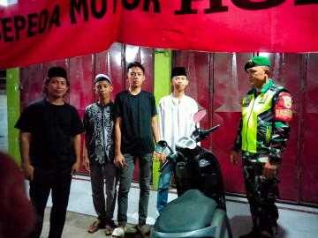 Babinsa Koramil 406-05/Muara Kelingi Laksanakan Patroli dan Monitoring Siskamling