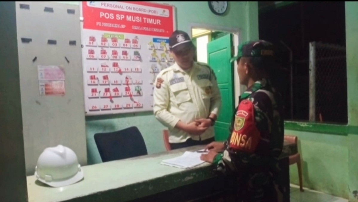 Sertu Wisnu Babinsa Koramil 406-07/Jayaloka Aktif Laksanakan Patroli Siskamling di Desa Ciptodadi