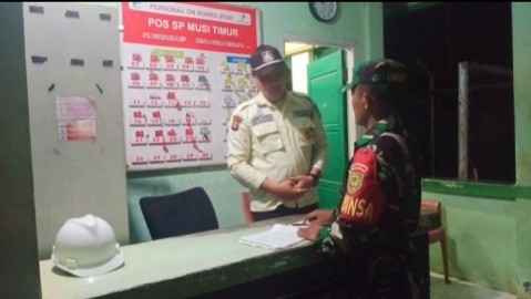 Sertu Wisnu Babinsa Koramil 406-07/Jayaloka Aktif Laksanakan Patroli Siskamling di Desa Ciptodadi
