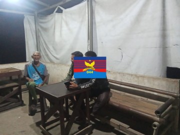 SERDA DANIL, BABINSA KORAMIL 406-04/MUARA LAKITAN LAKSANAKAN PATROLI SISKAMLING, JAGA KONDUSIFITAS WILAYAH DI BULAN RAMADHAN 