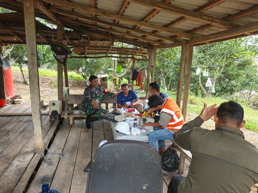 Babinsa Koramil 406-02/Rawas Ilir Laksanakan Komsos di Desa Mekarsari