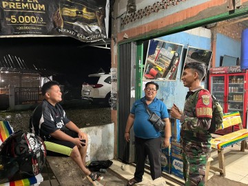Babinsa Koramil 406-03/Rupit Laksanakan Patroli dan Monitoring Siskamling di wilayah binaan
