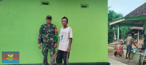 Sertu Rohman Babinsa Koramil 406-10/Lubuklinggau Timur Jalin Silaturahmi dengan Warga Kelurahan Air Kati