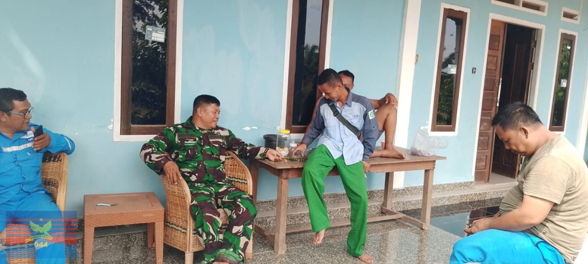Babinsa Koramil 406-02/Rawas Ilir Laksanakan Komsos Menjelang Bulan Puasa di Desa Belani