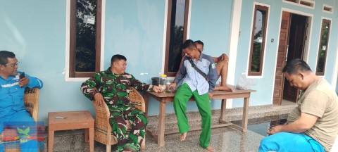 Babinsa Koramil 406-02/Rawas Ilir Laksanakan Komsos Menjelang Bulan Puasa di Desa Belani