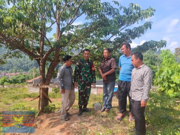 BABINSA KORAMIL 406-01/RAWAS ULU LAKSANAKAN KOMSOS BERSAMA MASYARAKAT DESA PULAU LEBAR