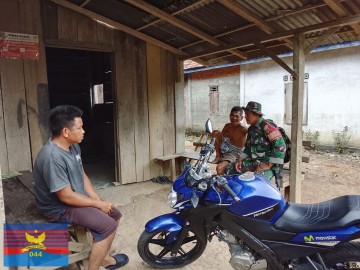 Babinsa Koramil 406-02/Rawas Ilir Laksanakan Komsos Menjelang Bulan Puasa di Desa Belani
