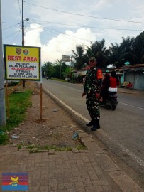 Koramil 406-04/Muara Lakitan Bangun Rest Area Lebaran untuk Kenyamanan dan Keamanan Mudik