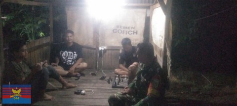 Babinsa Koramil 406-04/Muara Lakitan Intensifkan Patroli Siskamling di Desa Prabumulih