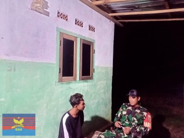 Babinsa Koramil 406-07/Jayaloka Laksanakan Patroli Siskamling Bersama Warga Desa Bumirejo