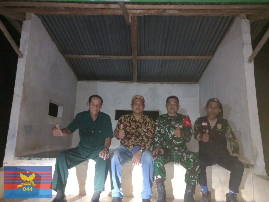 BABINSA KORAMIL 406-05/MUARA KELINGI TERUS AKTIF LAKSANAKAN PATROLI SISKAMLING DI DESA SUKA MAKMUR