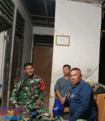 Babinsa Koramil 406-05/Muara Kelingi Laksanakan Patroli Malam Bersama Warga Demi Tingkatkan Keamanan Lingkungan
