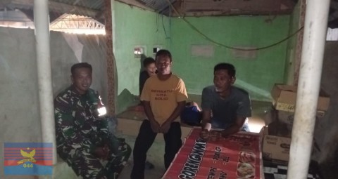 Babinsa Koramil 406-04/Muara Lakitan Laksanakan Patroli Siskamling dan Komsos di Desa Megang Sakti 1