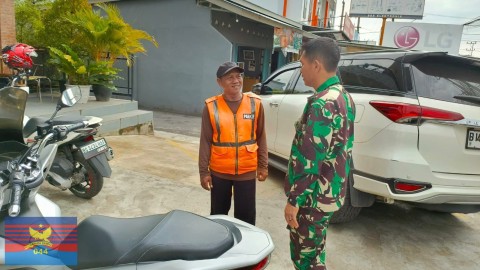 SERKA ARYA CRISPI BABINSA KORAMIL 406-10/LUBUKLINGGAU TIMUR JALIN KEDEKATAN DENGAN WARGA BINAAN DI KELURAHAN JAWA KANAN