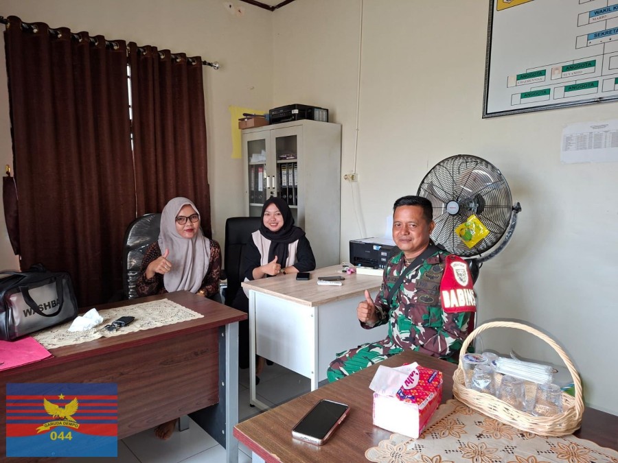 Babinsa Koramil 406-02/Rawas Ilir Laksanakan Komsos Bersama Perangkat Desa Bahas Ketertiban Wilayah