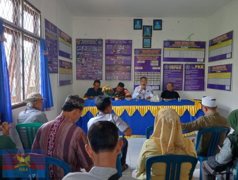 Babinsa Koramil 406-10/Lubuklinggau Timur Hadiri Rapat Pembentukan Panitia Pemilihan RT di Kelurahan Wira Karya