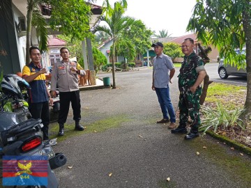 Babinsa dan Bhabinkamtibmas Himbau Warga Jaga Keamanan Lingkungan