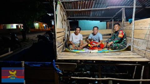 Babinsa Koramil 406-05/Muara Kelingi Laksanakan Patroli dan Monitoring Siskamling di Desa Mulyo Harjo