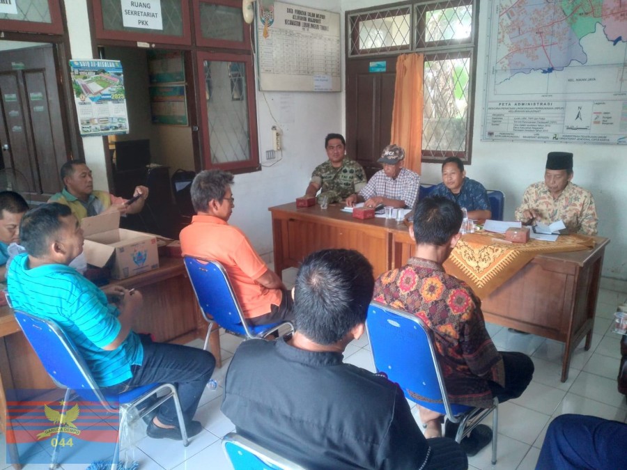 Pelda Nikmat Babinsa Koramil 406-10/Lubuklinggau Timur Hadiri Rapat Pembentukan Panitia Pemilihan RT di Kelurahan Majapahit