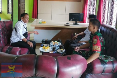 Babinsa Koramil 406-04/Muara Lakitan Jalin Silaturahmi dan Komsos dengan Tokoh Masyarakat Desa Muara Megang I