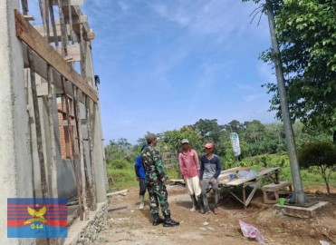 BABINSA KORAMIL 406-01/RAWAS ULU LAKSANAKAN KOMSOS TENTANG KEBERSIHAN LINGKUNGAN DI DESA SUKOMORO