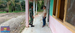 BABINSA KORAMIL 406-03/RUPIT MELAKSANAKAN KOMSOS TENTANG KAMTIBMAS BERSAMA MASYARAKAT DESA MUARA BATANG EMPU