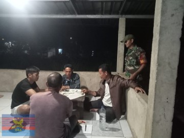 Babinsa Koramil 406-07/Jayaloka Sertu Jiki Apriadi Terus Aktif Patroli Siskamling di Kecamatan Sukakarya
