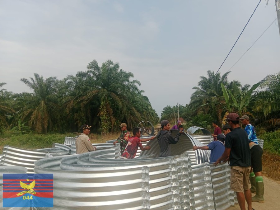 Kodim 0406/Lubuklinggau Bersama Masyarakat Desa Mangan Jaya Gotong Royong Merakit Jembatan Aramco, Hubungkan Akses Anak Sekolah dan Dorong Perekonomian
